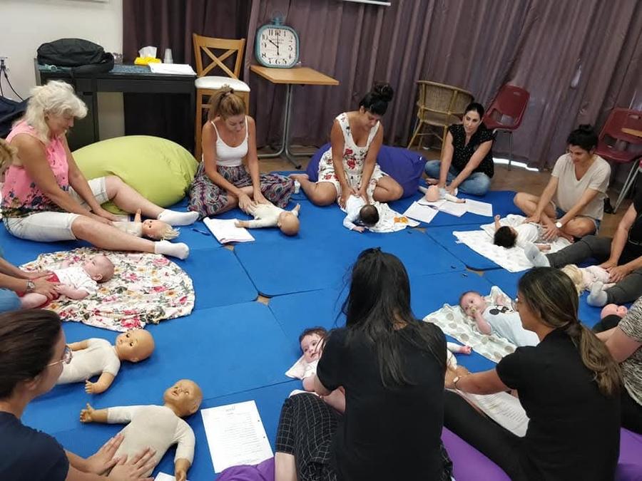קורס הנחיית קבוצות אימהות ותינוקות – מודל הבית הפתוח.